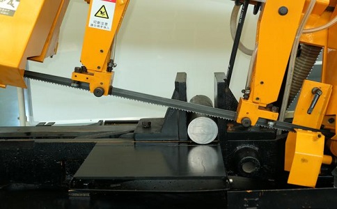 昭觉数控带锯床自动送料精度会出现偏差吗？